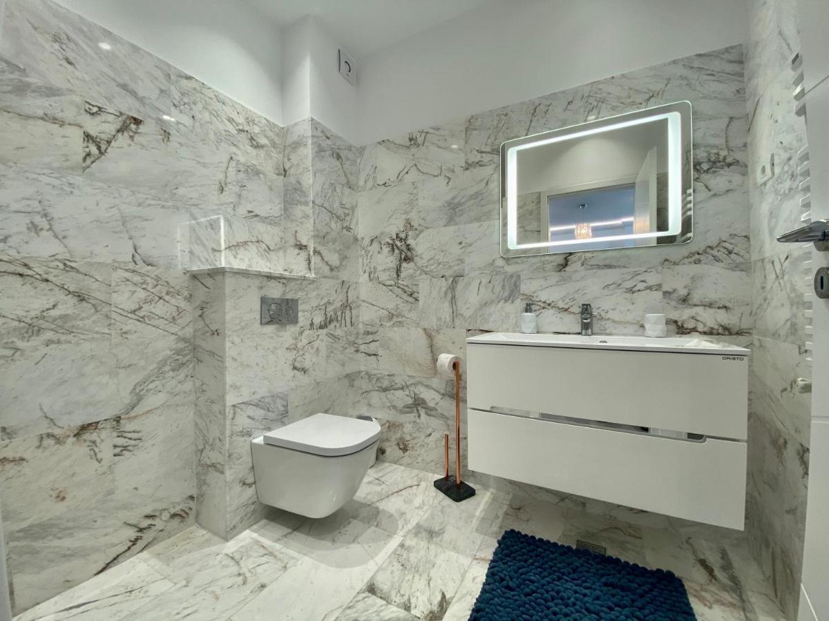 Valy Apartments Summerland Mamaia Eksteriør bilde