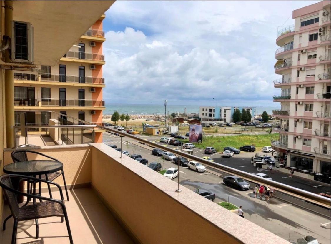 Valy Apartments Summerland Mamaia Eksteriør bilde