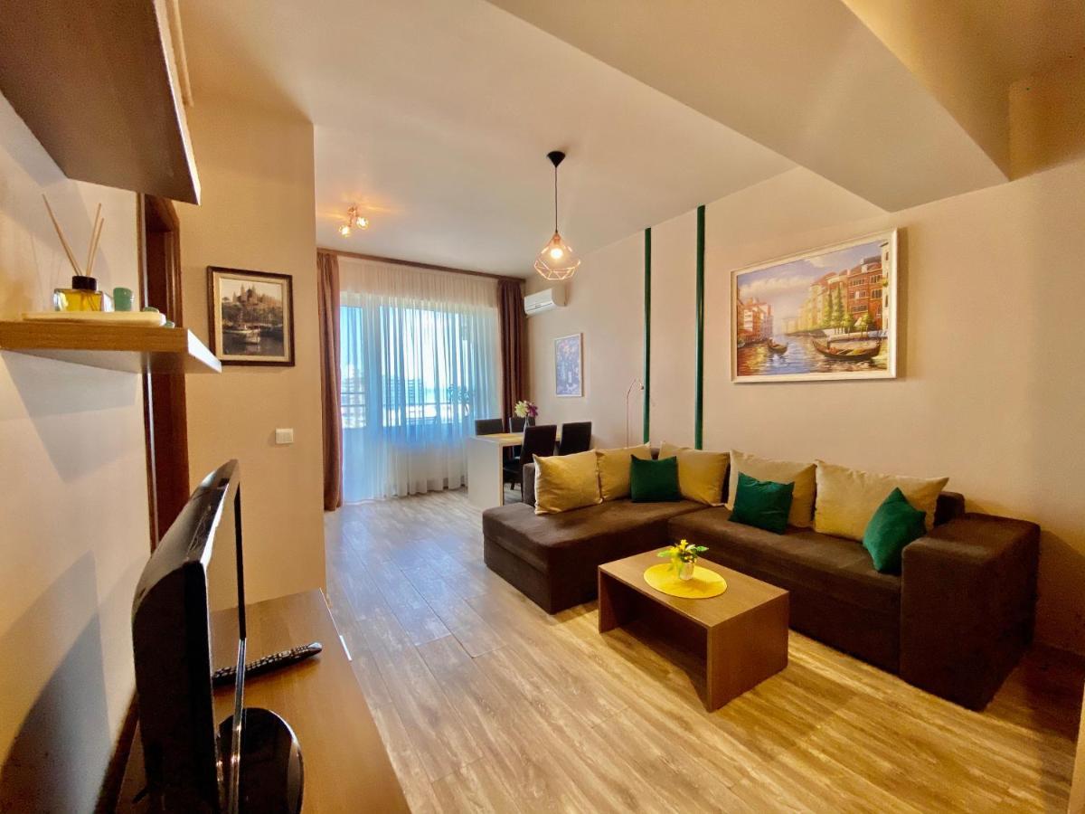 Valy Apartments Summerland Mamaia Eksteriør bilde