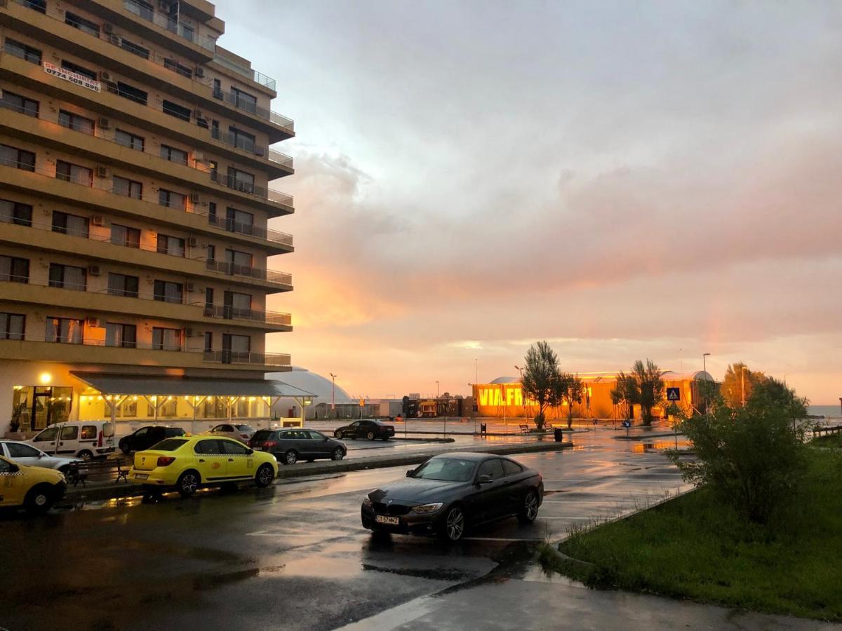 Valy Apartments Summerland Mamaia Eksteriør bilde